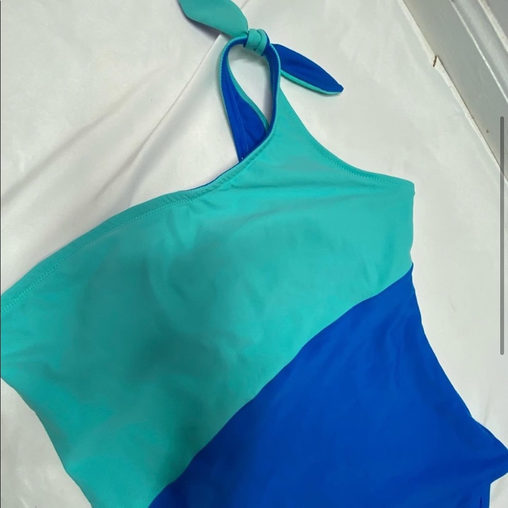 Swimsuit - Picture 4 of 6